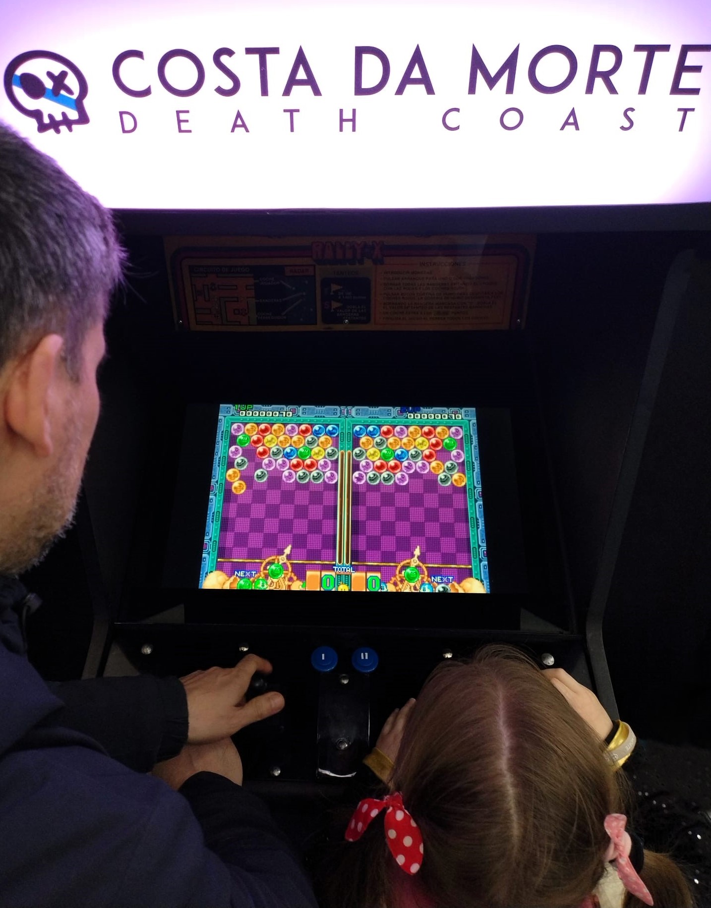 Cabinet arcade CDM con +60 xogos retro alquilable eventos